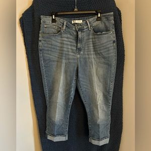 Levi Strauss Signature Mid Rise Capri